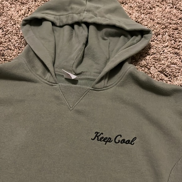 Green pullover - Picture 2 of 6